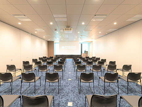 シアター形式(28席)形式のイメージ